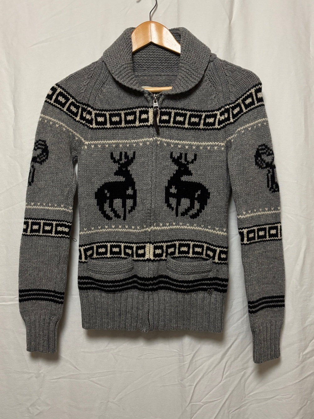 Aritiza TNA Deer cardigan sweater 100% lambs wool full zip and pockets
